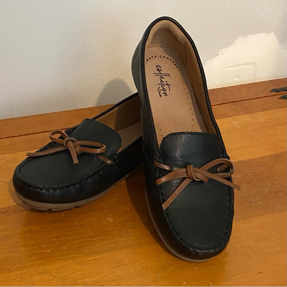 Clarks Women's Black and Brown Moccasins
